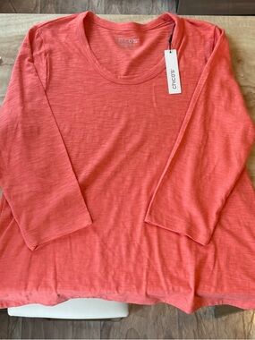 NWT CHICO’S COTTON SLUB CORAL TOP FOR WOMEN
STAPLE PIECE 🤩
SZE 2X